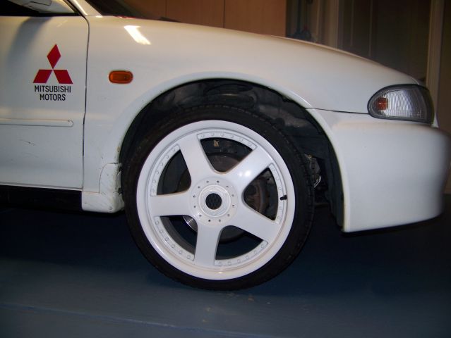 MITSUBISHI LANCER EVOLUTION WITH NEW 18 INCH WHITE LENSOS